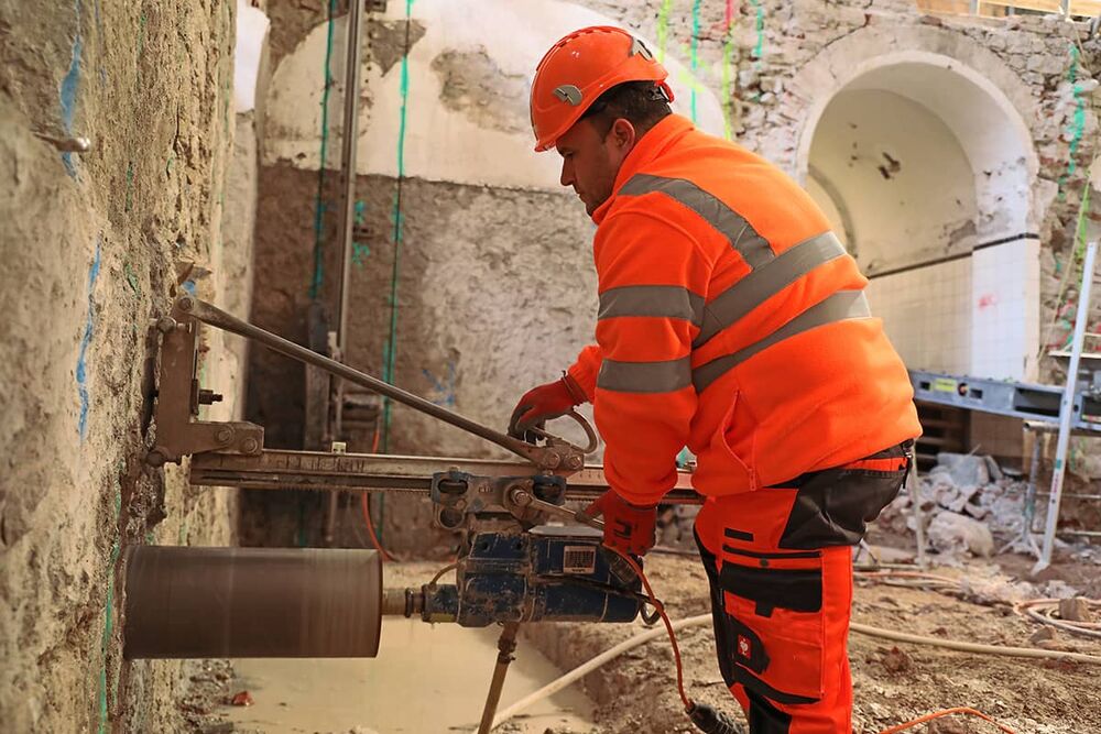 Beton und Belag schneiden